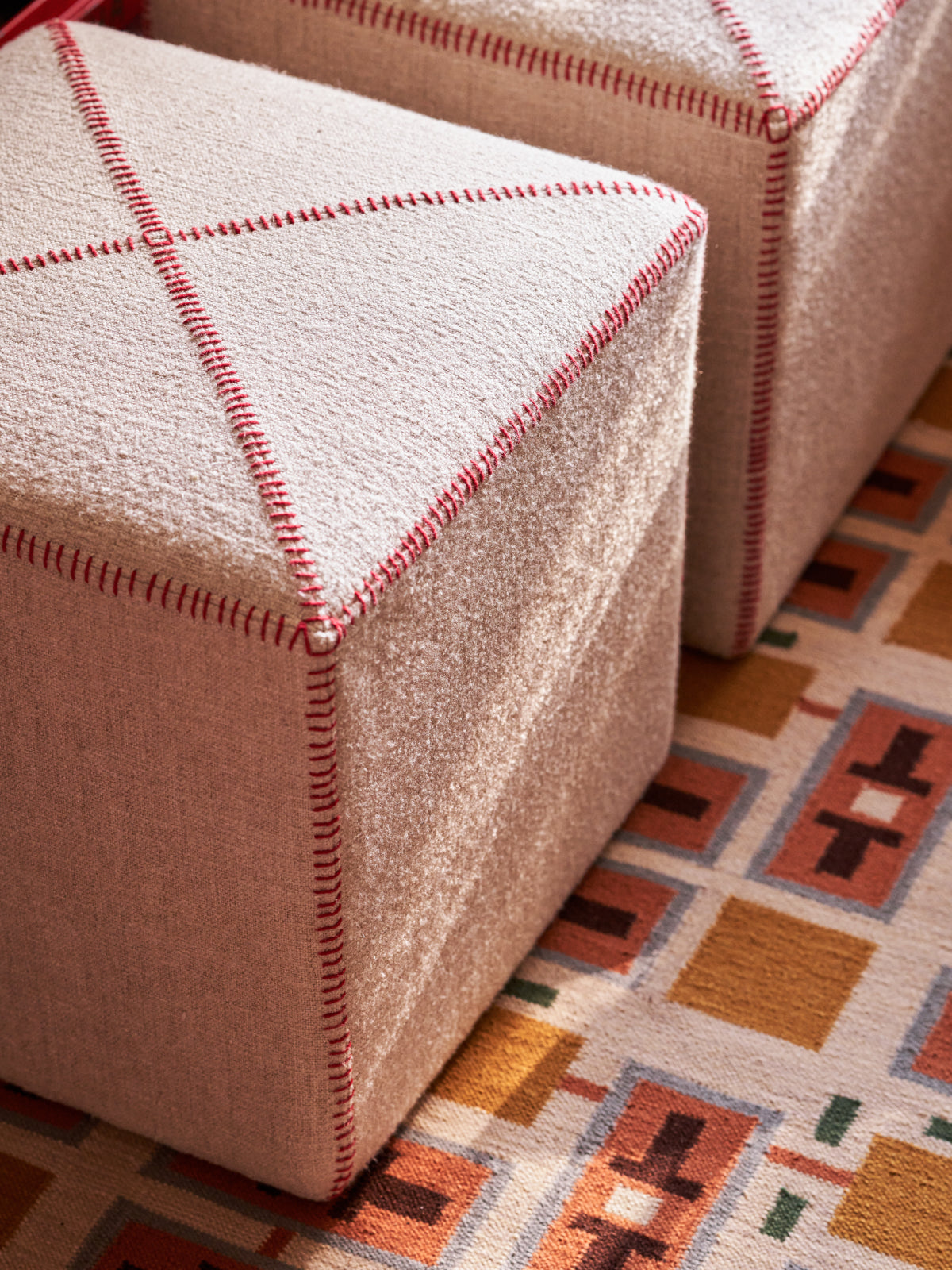 Cubo Stool